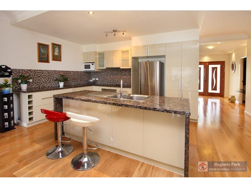 30 Maryland Drive, Regents Park QLD 4118