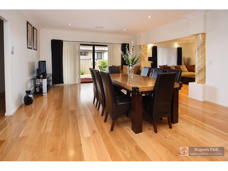 30 Maryland Drive, Regents Park QLD 4118