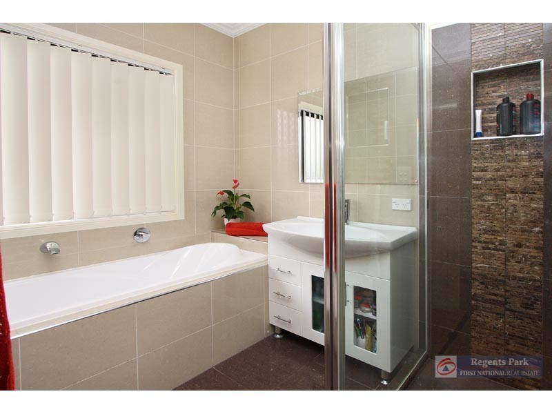 30 Maryland Drive, Regents Park QLD 4118
