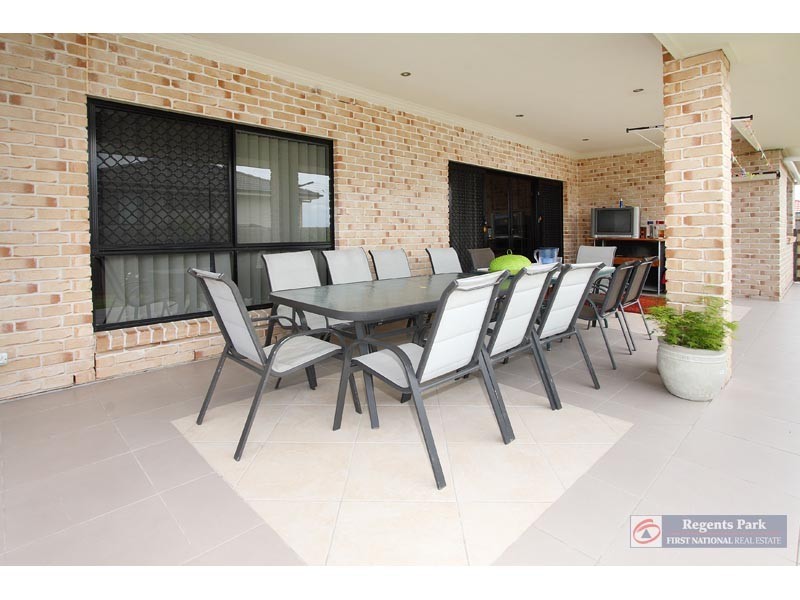 30 Maryland Drive, Regents Park QLD 4118