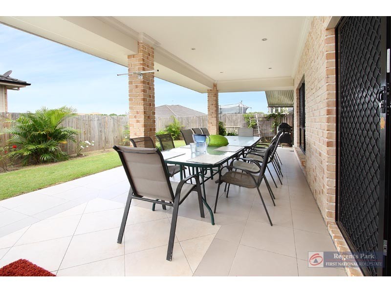 30 Maryland Drive, Regents Park QLD 4118