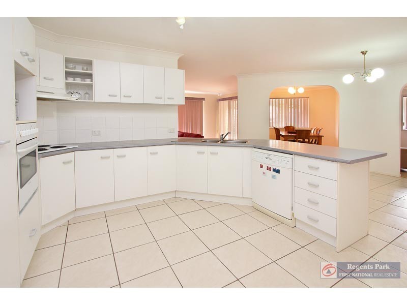 14 Learmonth Court, Hillcrest QLD 4118