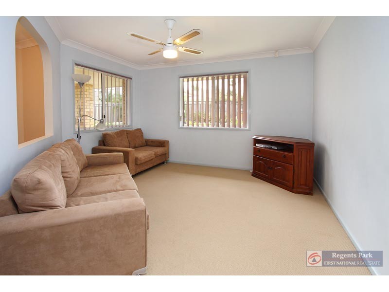 14 Learmonth Court, Hillcrest QLD 4118