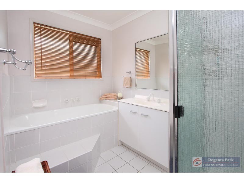 14 Learmonth Court, Hillcrest QLD 4118