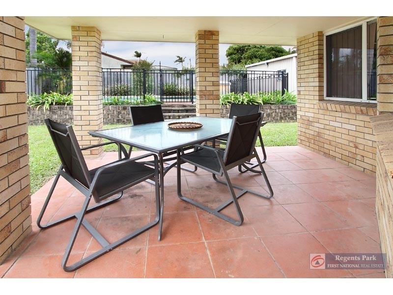 14 Learmonth Court, Hillcrest QLD 4118