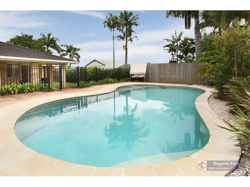 14 Learmonth Court, Hillcrest QLD 4118