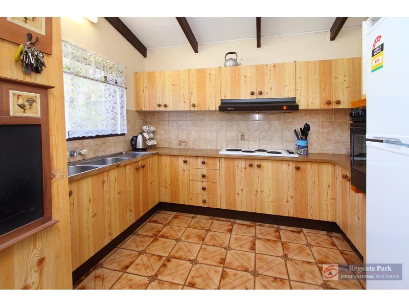 6 Cygnus Court, Regents Park QLD 4118