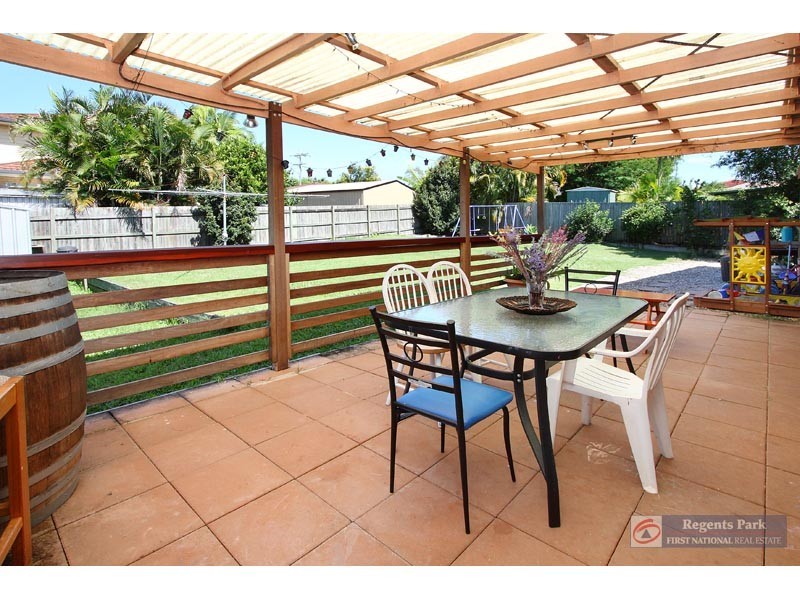6 Cygnus Court, Regents Park QLD 4118