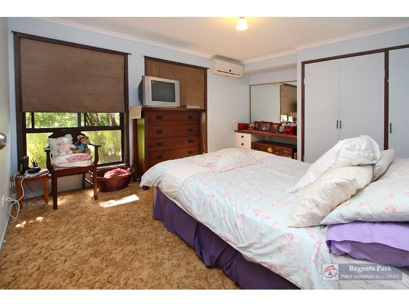6 Cygnus Court, Regents Park QLD 4118
