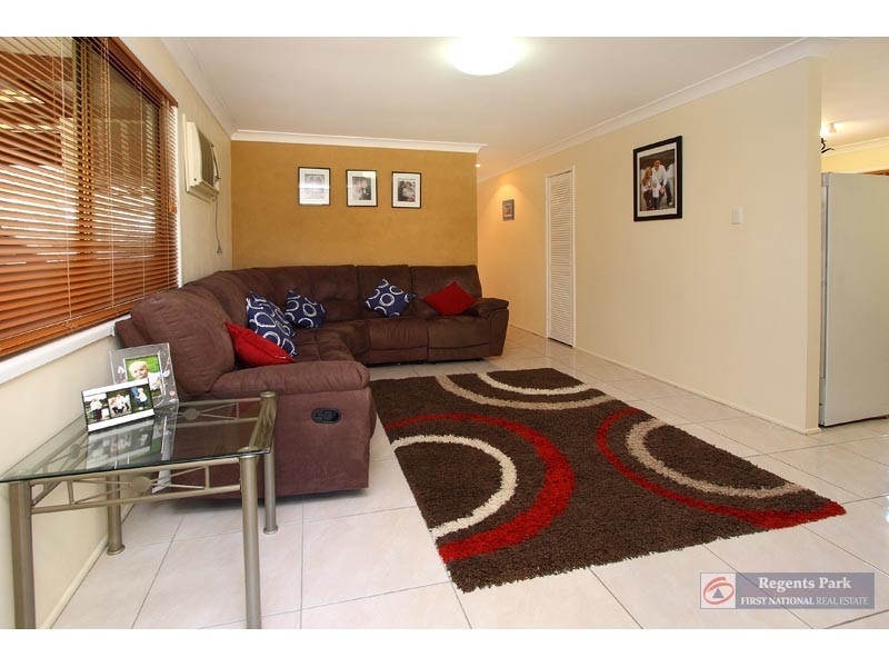 24 Grecian Street, Regents Park QLD 4118