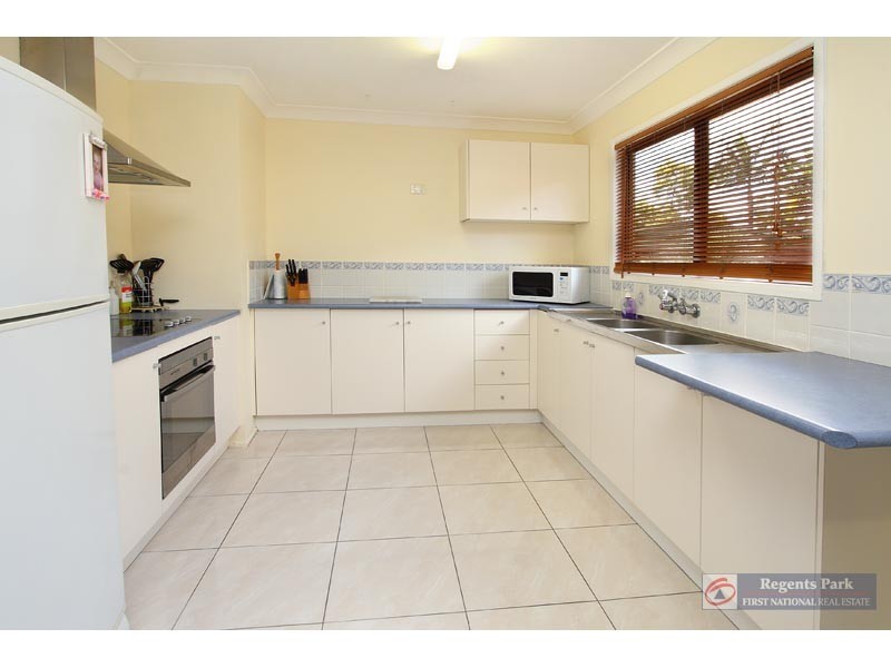 24 Grecian Street, Regents Park QLD 4118