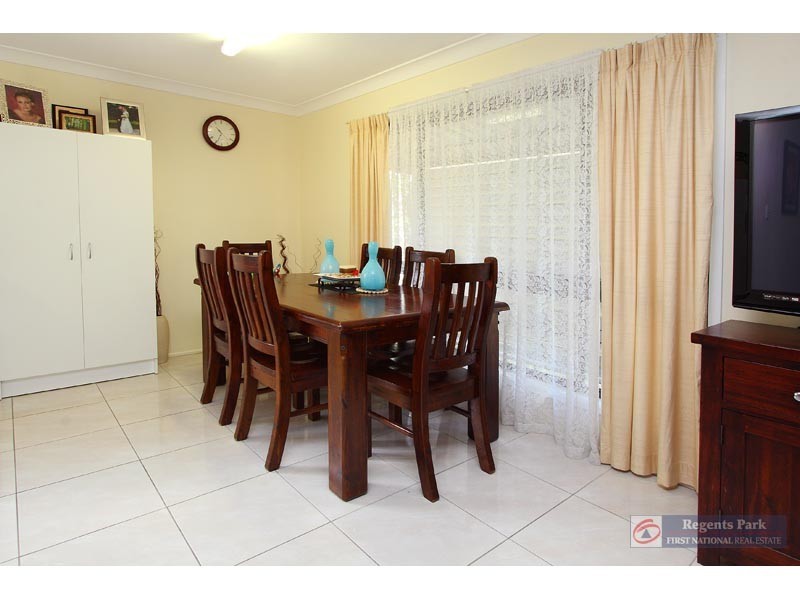 24 Grecian Street, Regents Park QLD 4118