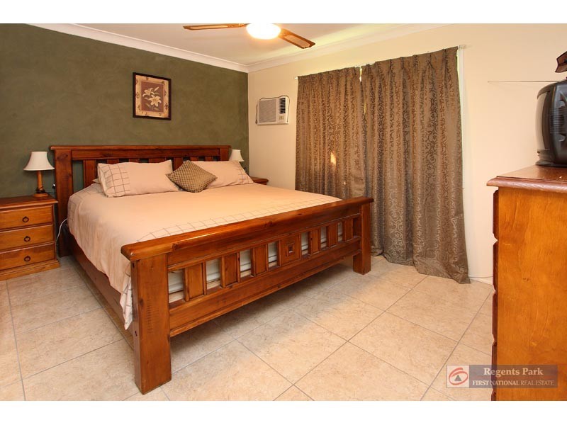 24 Grecian Street, Regents Park QLD 4118