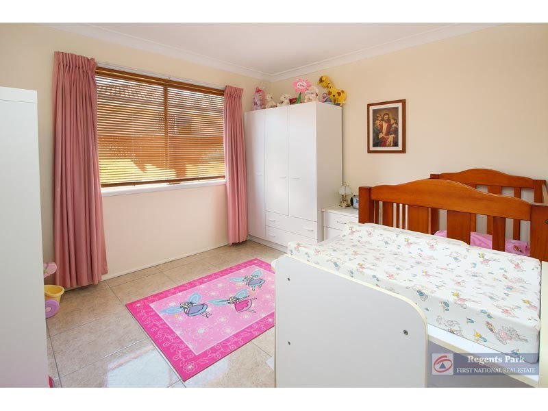 24 Grecian Street, Regents Park QLD 4118