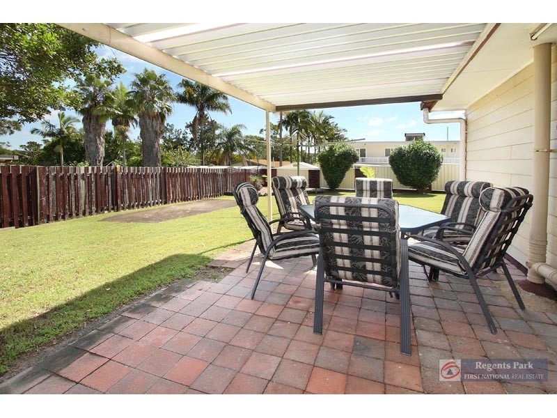 24 Grecian Street, Regents Park QLD 4118