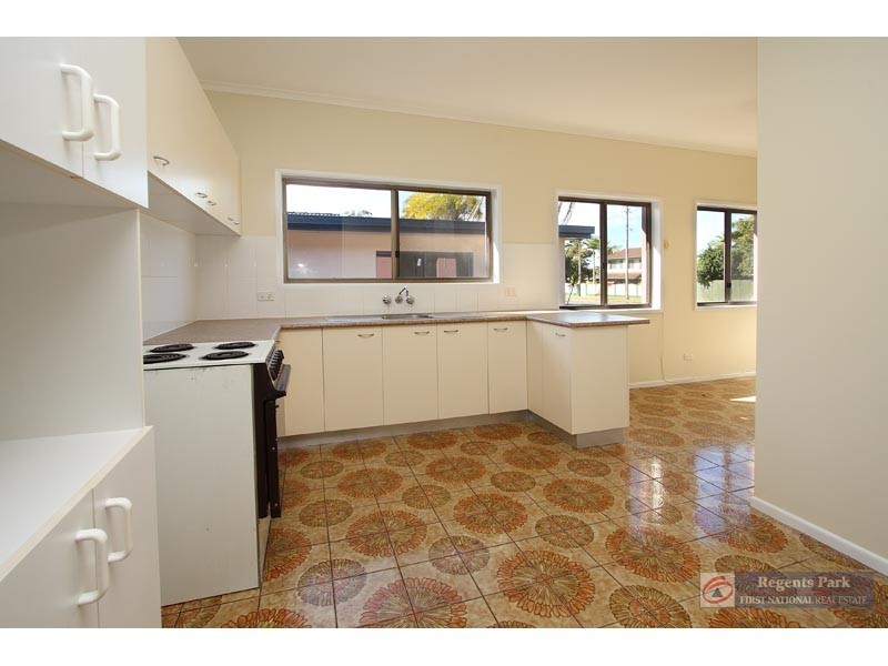 25 Bywater Street, Hillcrest QLD 4118