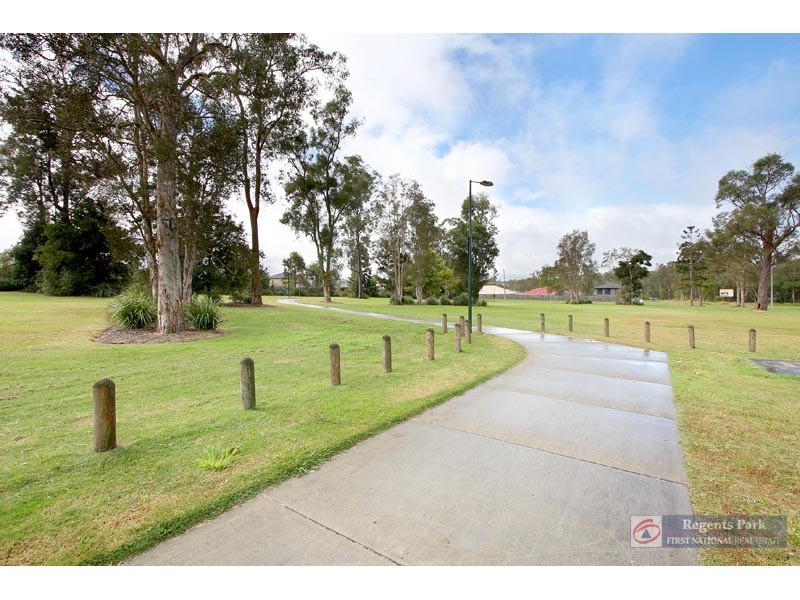 4 Paul Drive, Regents Park QLD 4118