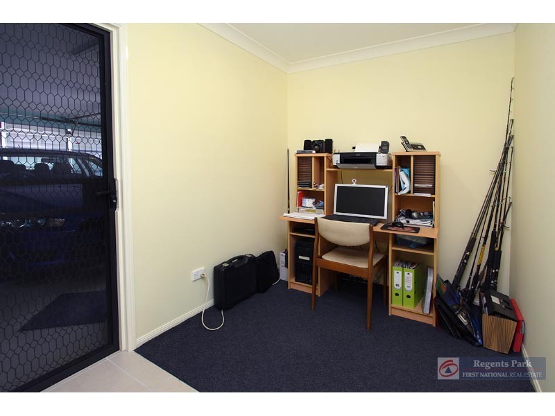 8 Fordham Court, Regents Park QLD 4118