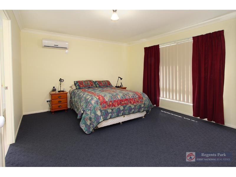 8 Fordham Court, Regents Park QLD 4118