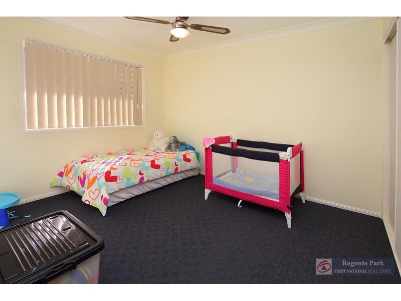 8 Fordham Court, Regents Park QLD 4118