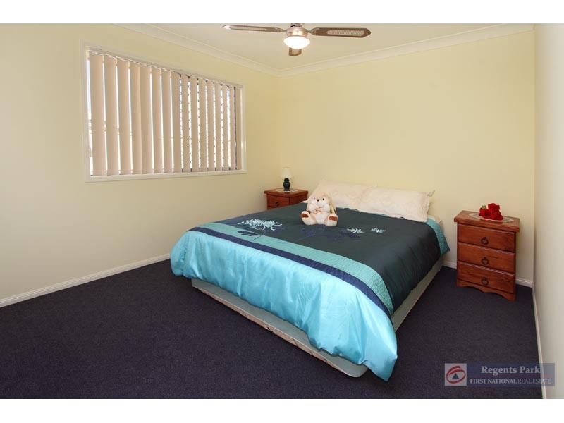 8 Fordham Court, Regents Park QLD 4118