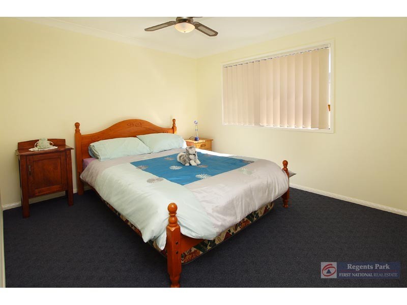 8 Fordham Court, Regents Park QLD 4118