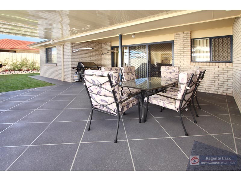 8 Fordham Court, Regents Park QLD 4118