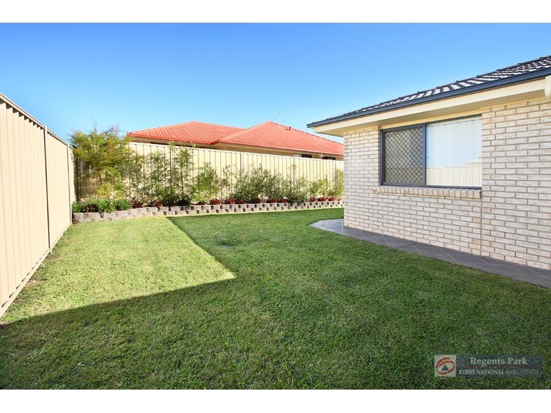 8 Fordham Court, Regents Park QLD 4118