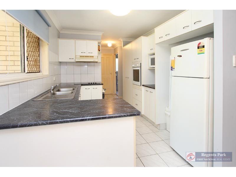 52 Bushland Drive, Regents Park QLD 4118