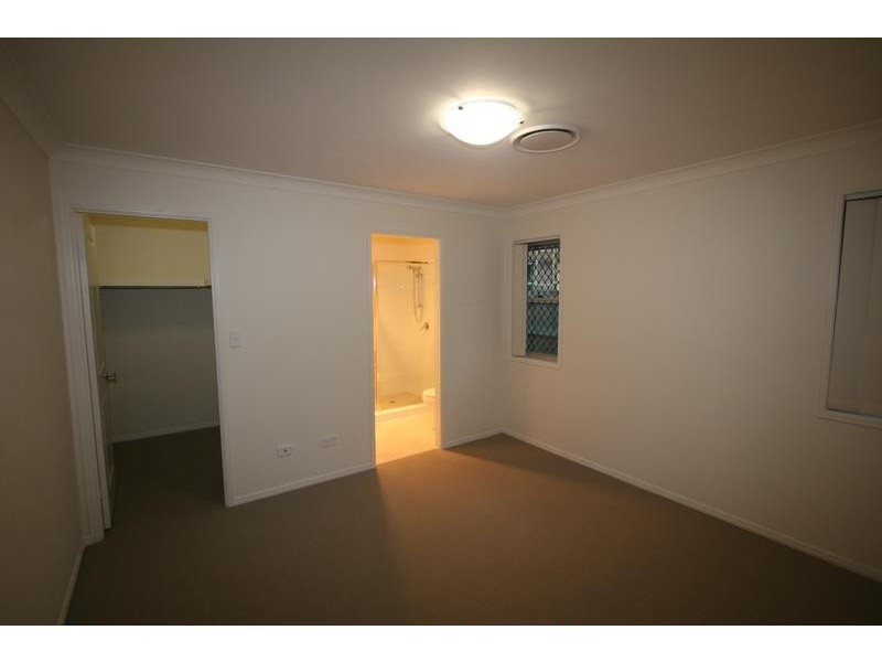 15 Dily Street, Hillcrest QLD 4118