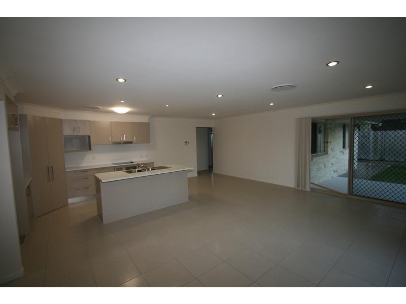 15 Dily Street, Hillcrest QLD 4118