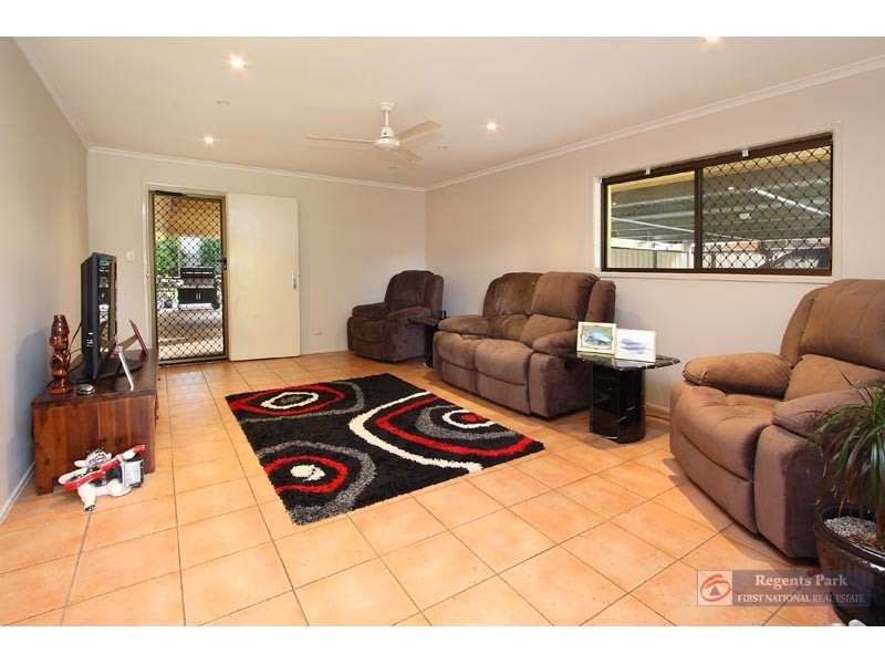 34 Whitcomb Street, Hillcrest QLD 4118