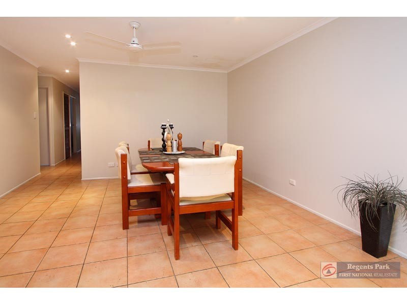 34 Whitcomb Street, Hillcrest QLD 4118