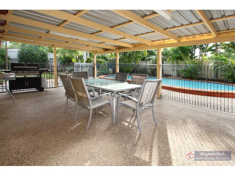 34 Whitcomb Street, Hillcrest QLD 4118