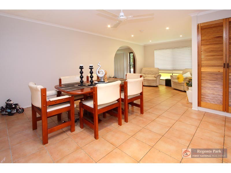 34 Whitcomb Street, Hillcrest QLD 4118