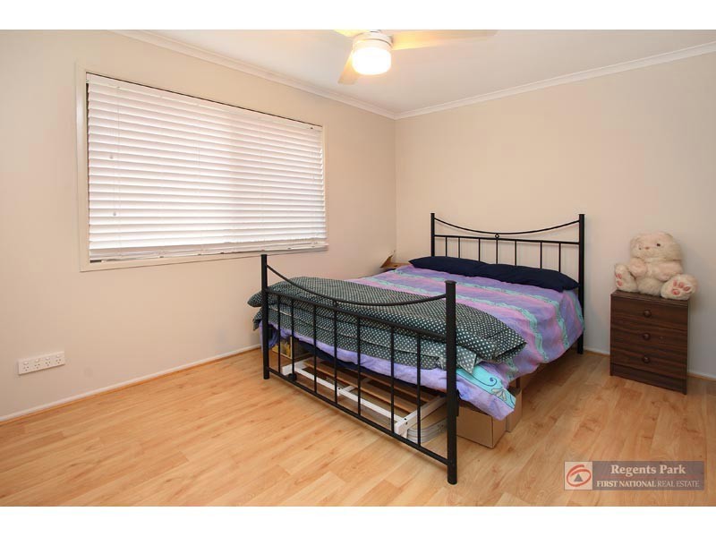 34 Whitcomb Street, Hillcrest QLD 4118