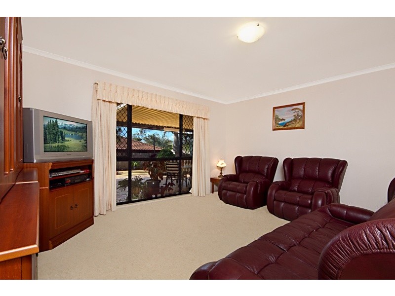 147 Emerald Drive, Regents Park QLD 4118