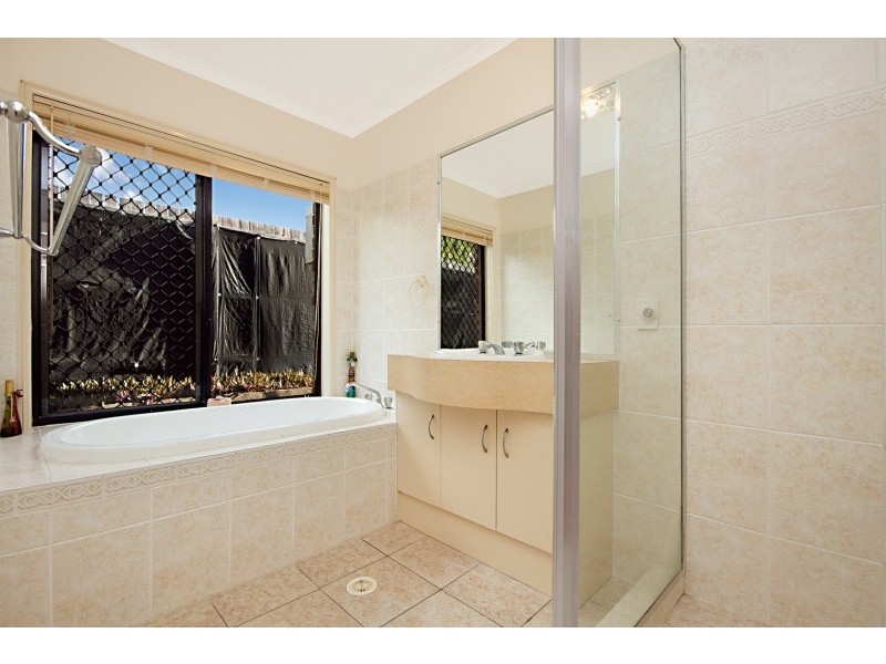 147 Emerald Drive, Regents Park QLD 4118