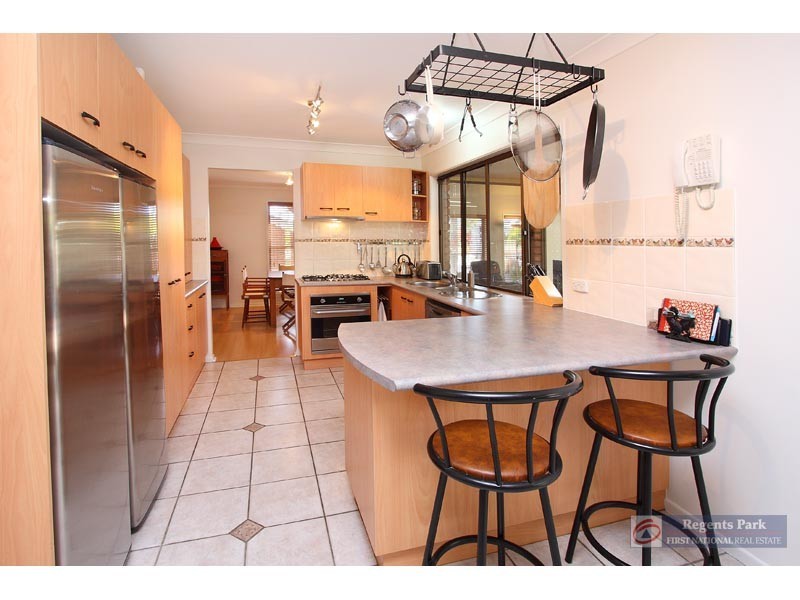 14 Peverell Street, Hillcrest QLD 4118