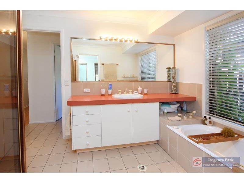 14 Peverell Street, Hillcrest QLD 4118