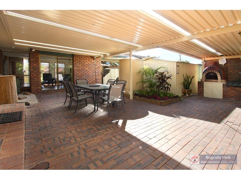 14 Peverell Street, Hillcrest QLD 4118