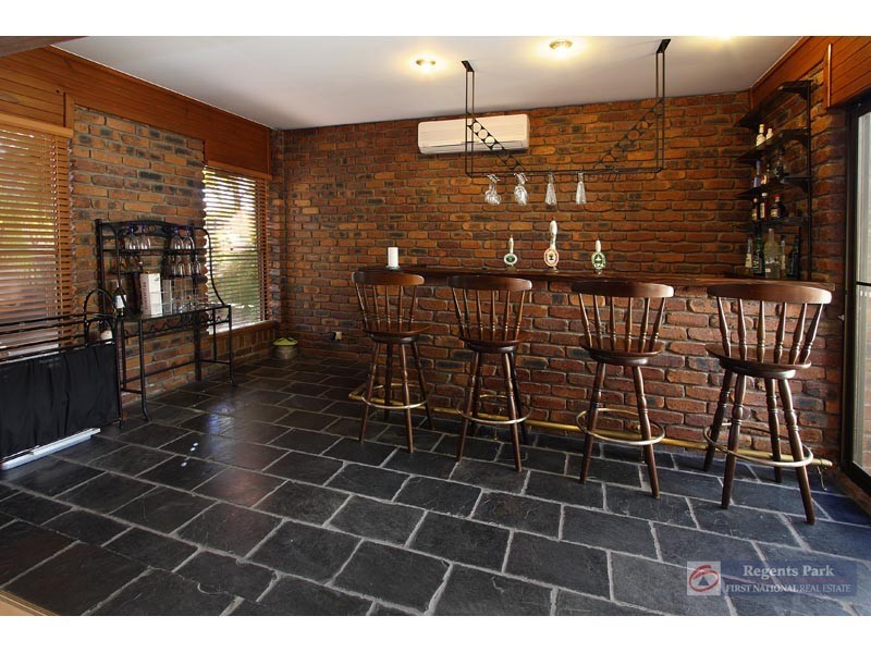 14 Peverell Street, Hillcrest QLD 4118