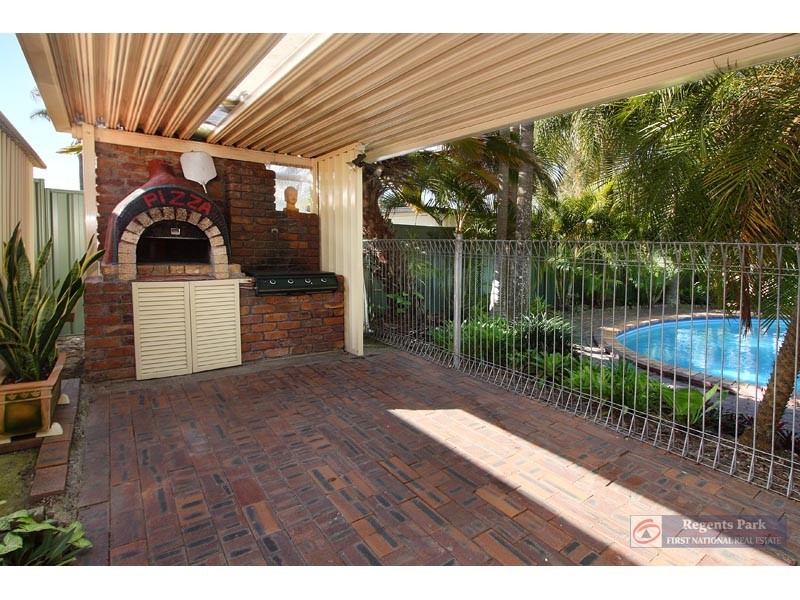 14 Peverell Street, Hillcrest QLD 4118