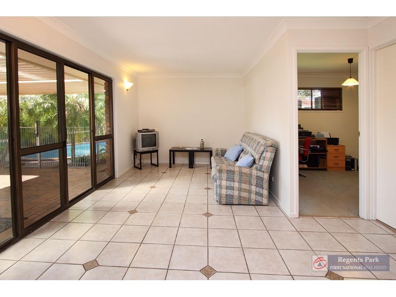 14 Peverell Street, Hillcrest QLD 4118