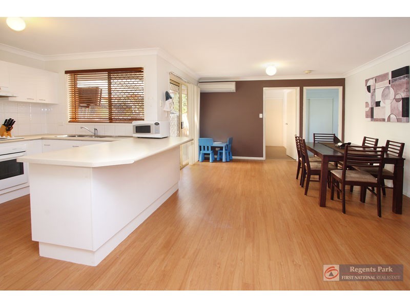 1 Solandra Circuit, Regents Park QLD 4118