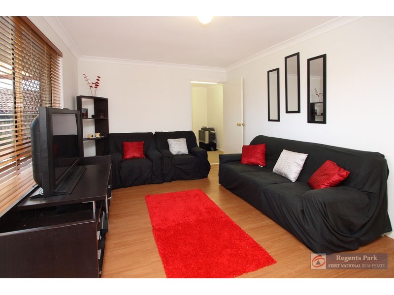 1 Solandra Circuit, Regents Park QLD 4118