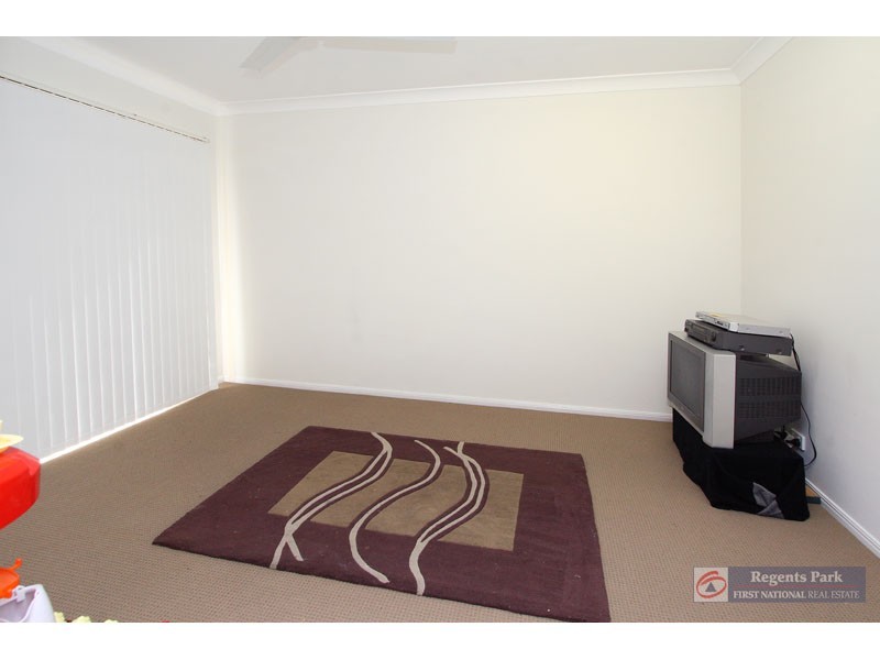 1 Solandra Circuit, Regents Park QLD 4118