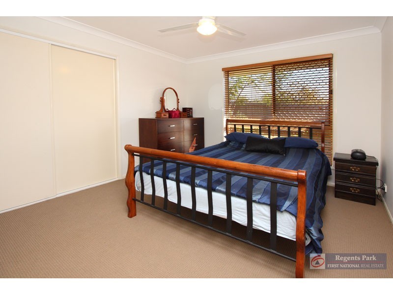 1 Solandra Circuit, Regents Park QLD 4118