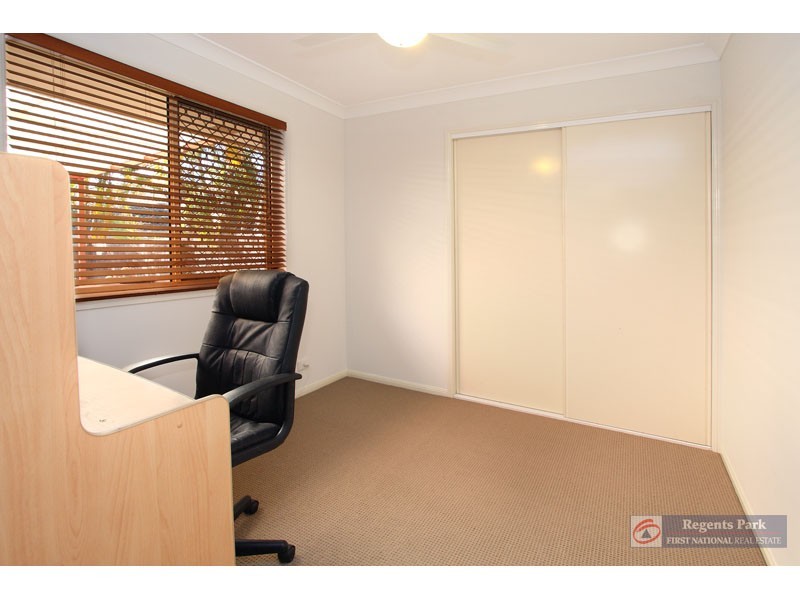 1 Solandra Circuit, Regents Park QLD 4118