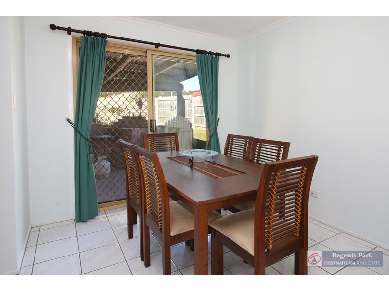 64 Federation Drive, Hillcrest QLD 4118